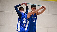 Ondej vec (vlevo) a David Böhm na tréninku eské basketbalové reprezentace