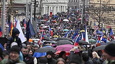 Pochod na podporu demokracie nazvaný ČR stojí na straně napadené Ukrajiny. 17....