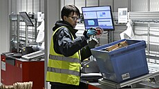 Nový sklad v Chrá��anech podíl lidské síly umo�ní sní�it tém�� o polovinu a...