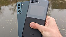Motorola Razr 2022 a Samsung Galaxy S22
