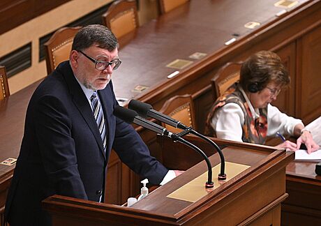 Ministr financí Zbynk Stanjura na schzi Snmovny ke schvalování vládního...