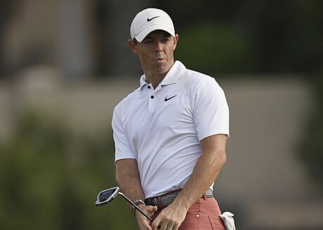 Rory McIlroy na DP World Tour Championship v Dubaji