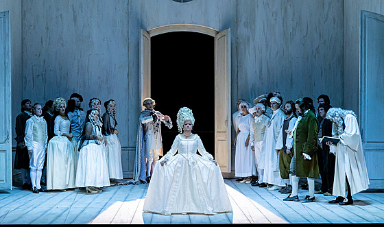 Scéna ze Straussova Rového kavalíra ve Státní opee