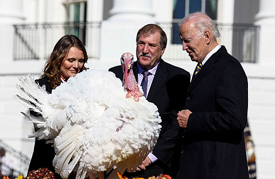 Americký prezident Joe Biden před Dnem díkůvzdání podle tradice omilostnil dva...