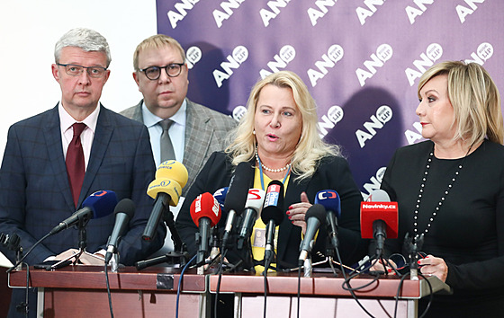 Politici hnutí ANO na tiskové konferenci ve Snmovn