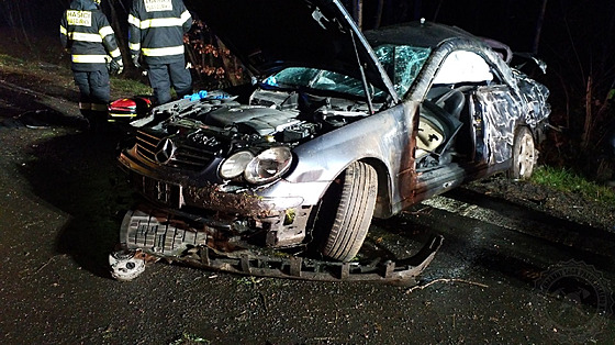 Po nehodě auta u Nasavrk skončili v nemocnici čtyři lidé.