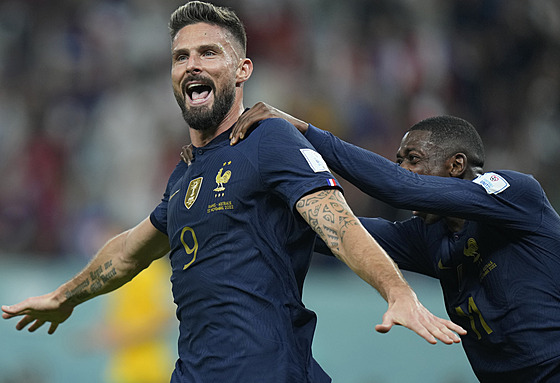 Olivier Giroud slaví gól do sít Austrálie na mistrovství svta 2022.