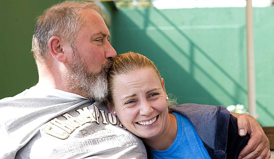 Australská tenistka srbského pvodu Jelena Dokiová si se svým otcem Damirem...