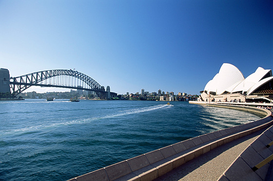 Harbour Bridge a budova Opery v australském Sydney