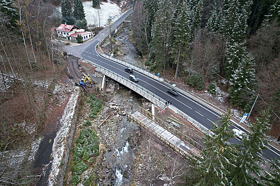 Chátrající „polské“ mosty v Temném Dole nahradily tři nové. Most u křižovatky...