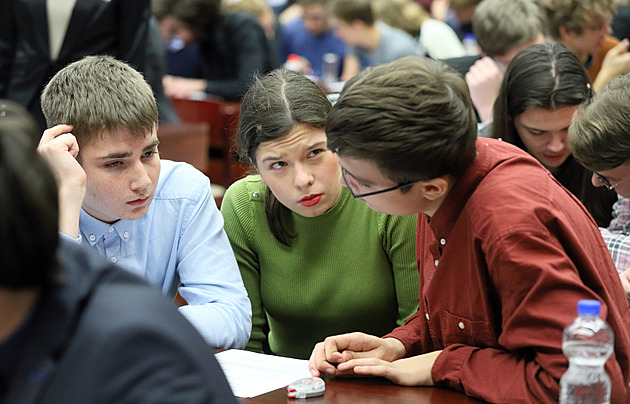 Djepisná sout student gymnázií z eské republiky a Slovenska v Chebu. (24....