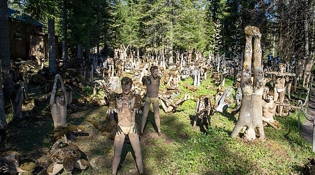 OBRAZEM: Naivní a hororové. Dělník plnil 50 let park bizarními sochami