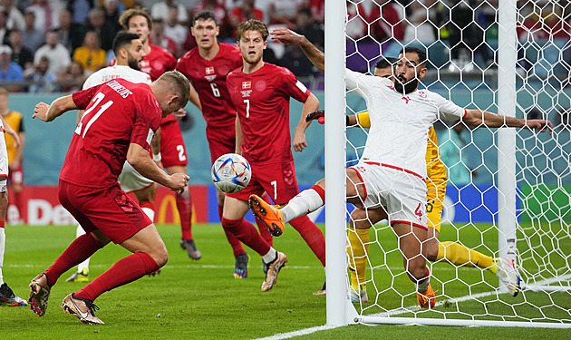 Dánsko - Tunisko 0:0, šance na obou stranách, Corneliusova tyč, jen góly chyběly