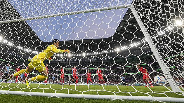 Uruguay - Korea 0:0, nula střel na bránu, Godín i Valverde pálili jen do tyčí