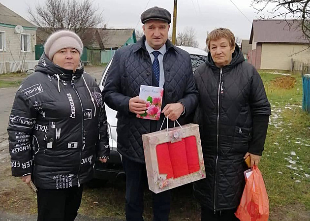 Ruský politik dal matkám za padlé syny ručníky. Nehoráznost, píší kritici