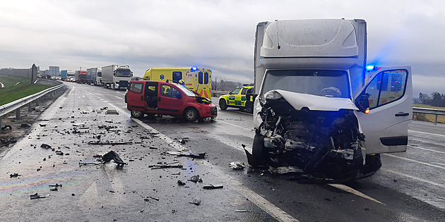 Nehod  na obchvatu Chýnova neubývá, osobní auto se srazilo s dodávkou