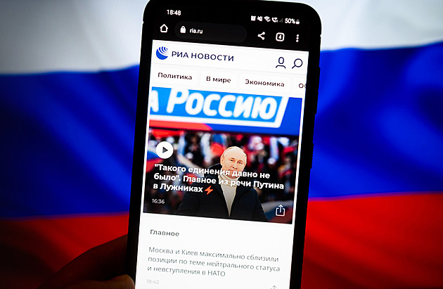 Jak vzniká propaganda. Rusové vaří „zprávy“ z ohlasů na internetu