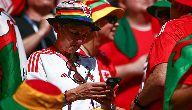 Duhová barva na stadion patří. FIFA zmírnila restrikce na podporu komunity LGBT