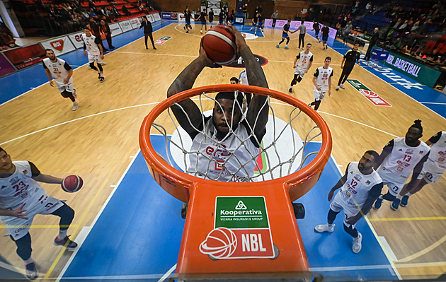 Nymburští basketbalisté si výhrou nad Olomouckem pojistili vedení v lize