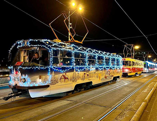 Vánoní atmosféru v Praze doplní slavnostní flotila autobus a tramvají. (26....