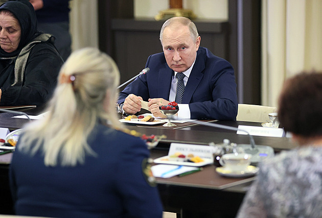 Putinova daň za válku. Kreml už nemá peníze na vlivové kampaně ve světě