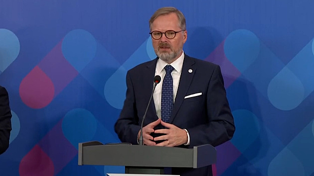 Fiala bude jednat s premiéry zemí V4. Europoslanci budou schvalovat finanční pomoc pro Ukrajinu