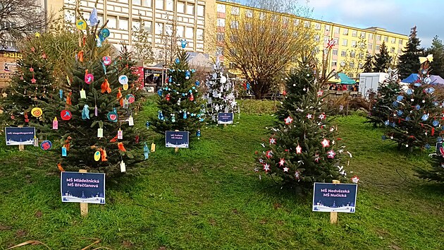 <p>Vánoční výzdoba na Kubánském náměstí v Praze 10-Vršovicích.</p>