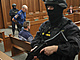 Po celou dobu soudního řízení o případné obnově procesu s Petrem Kramným je v...