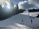 V Kru�n�ch hor�ch se o prvn�m adventn�m v�kendu ly�ovalo v skiare�lu v...