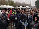 Cestující ve stanici Nové Butovice ekají na náhradní autobusovou dopravu (29....