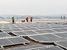 Na stee Kongresového centra Praha roste fotovoltaika velká jako fotbalové...