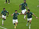 Fotbalisté Saúdské Arábie se radují z gólu, který vstelil Sálim Davsárí (s...