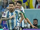 Argentinsk tonk Lionel Messi vede m v utkn proti Mexiku.