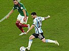 Argentinský útoník Lionel Messi stílí gól proti Mexiku.