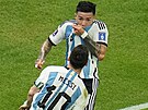 Argentinsk zlonk Enzo Fernndez se spolu s Lionelem Messim raduje ze svho...