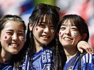 Japonské fanynky ped startem zápasu proti Kostarice
