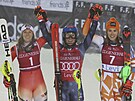 Nejlepí trojice nedlního slalomu Svtového poháru ve finském Levi. Zleva:...