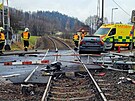 Dopravn nehoda dvou automobil na elezninm pejezdu v Kunicch pod...