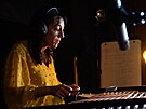 Cimbalistka Eva Hrnov pi nahrvn ve studiu