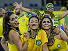 Fanynky Brazílie ped zápasem se výcarskem na mistrovství svta 2022.