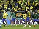 Fotbalisté Brazílie se rozcviují ped utkáním se výcarskem na mistrovství...