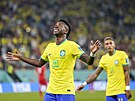 Brazilský útoník Vinicius Junior slaví gól do sít výcarska, který nakonec...
