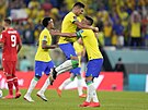 Brazilský zloník Casemiro slaví gól do sít výcarska v utkání skupiny G na...