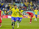 Brazilský útoník Casemiro slaví gól do sít výcarska v utkání skupiny G na...