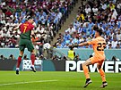 Portugalec Cristiano Ronaldo se pokusil o te pi prvním gólu Portugalska do...