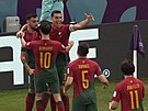 Portugalci se radují z gólu do sít Uruguaye na mistrovství svta 2022.
