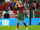 Portugalský Cristiano Ronalda stídá v zápase s Uruguayí na mistrovství svta...