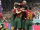 Portugaltí fotbalisté slaví druhý gól do sít Uruguaye na mistrovství svta...