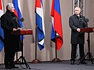 Kubánský prezident Miguel Díaz-Canel a ruský prezident Vladimir Putin odhalili...