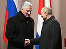 Kubánský prezident Miguel Díaz-Canel a ruský prezident Vladimir Putin odhalili...